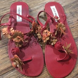 Steve Madden NWT Red flower sandals